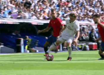 모드리치 턴.gif | 인스티즈