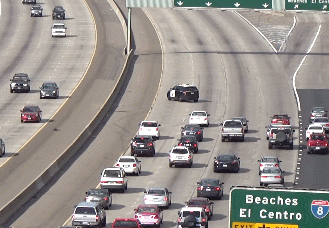 미국 경찰차가 고속도로 차량들 서행시키는 방법 | 인스티즈