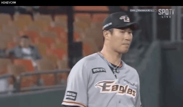 몸에 맞는 공 앞에서도 숙연해지는 순간 | 인스티즈