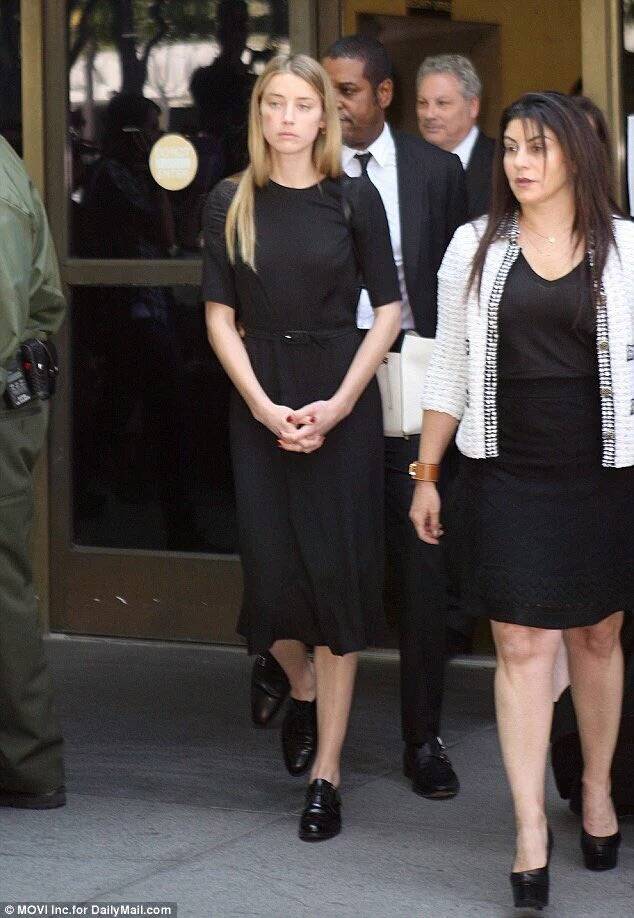 이혼관련 접수하러 가는 앰버 허드 | 인스티즈