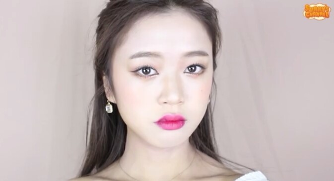 걸그룹 메이크업 따라하는 여자 | 인스티즈