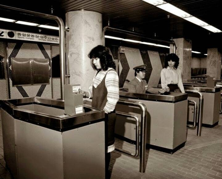 초창기 서울 지하철 풍경 | 인스티즈