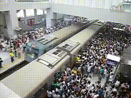 베이징 지하철 출근길.gif | 인스티즈