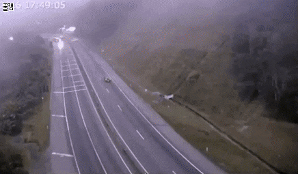 사람일 한치앞도 알 수 없다는 걸 보여주는 사고 CCTV | 인스티즈