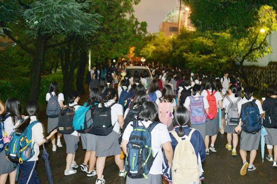 지진난 상황에 학생들 대피 안시킨 학교와 학원들.twt | 인스티즈