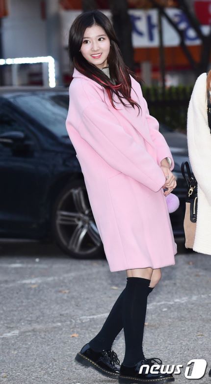 [트와이스] 몰래 간식 챙기는 사나 | 인스티즈