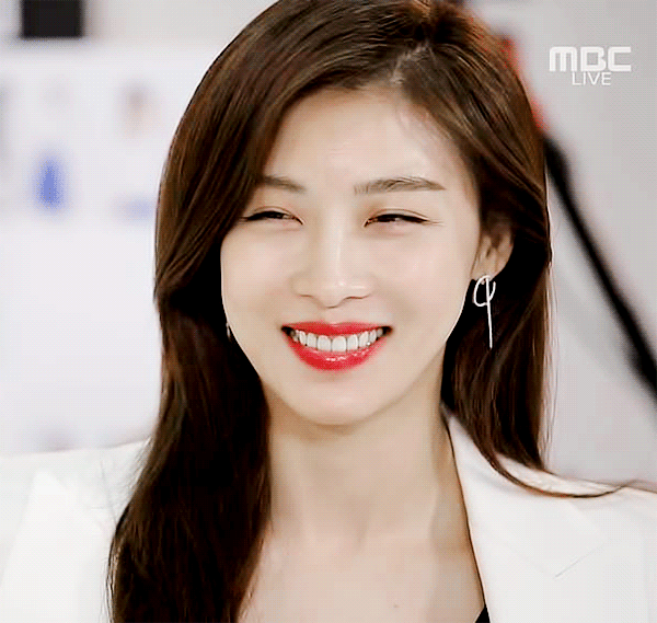 어느 연예인의 무섭도록 한결같은 협찬사진.jpg | 인스티즈