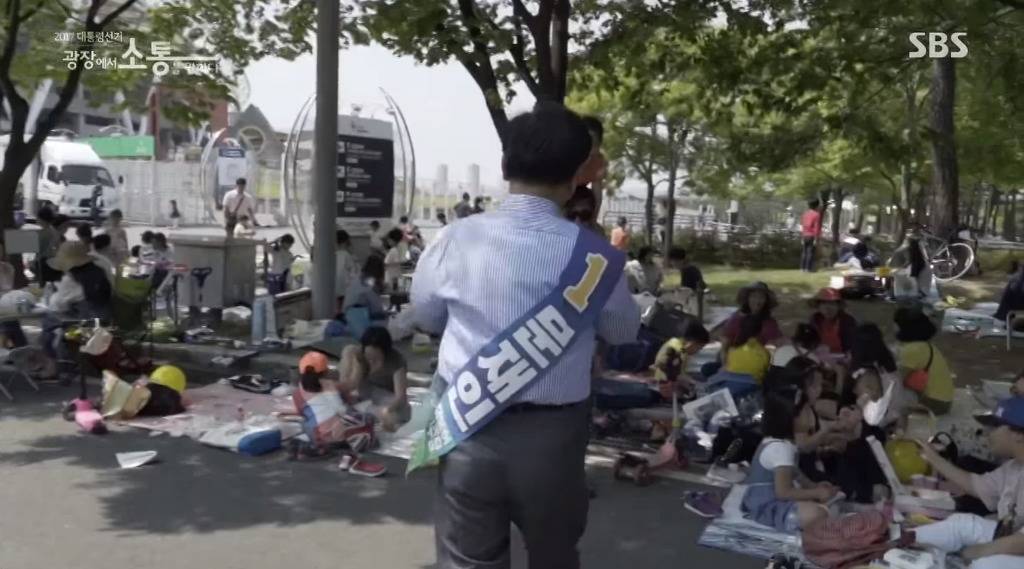 대구에서 홀로 문재인 선거유세한 김부겸.JPG | 인스티즈