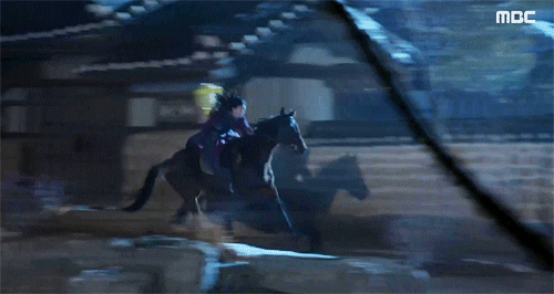 어느 연예인의 무섭도록 한결같은 협찬사진.jpg | 인스티즈