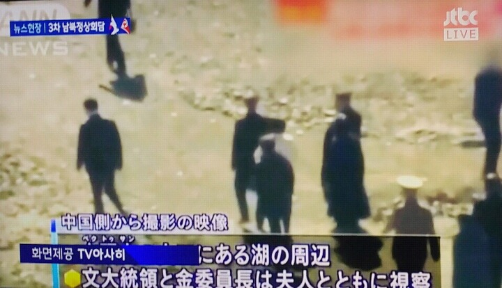 국경지대에 헬기 띄워서 백두산 현장 촬영한 일본 방송국 | 인스티즈