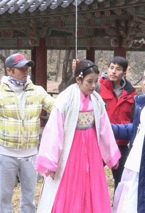 아이유 뽑기.gif | 인스티즈