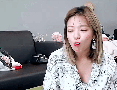 솜사탕 먹는 트와이스 정연 | 인스티즈