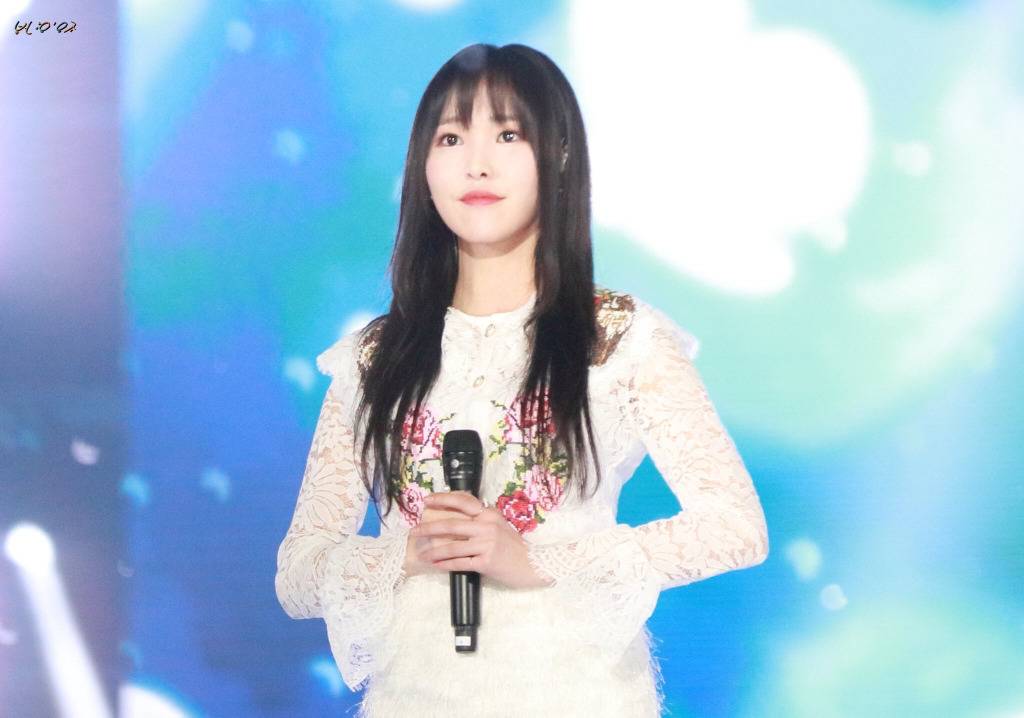 [여자친구] 생일날 일하는게 썩 좋은 일은 아니라서 유주 | 인스티즈