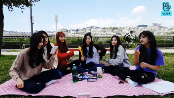 오늘 브이앱 하다가 실검에 떴다고 난리난 아이즈원.gif | 인스티즈