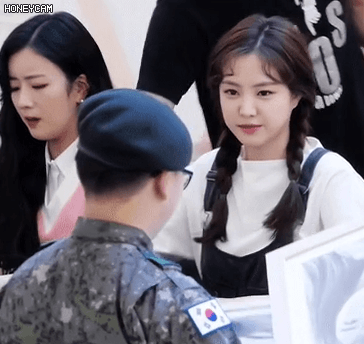 군인을 대하는 여자 아이돌 태도 | 인스티즈
