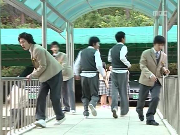 [거침없이하이킥] 학생들 제압하려다가 망신만 당하는 서선생ㅋㅋㅋㅋㅋ.jpg | 인스티즈