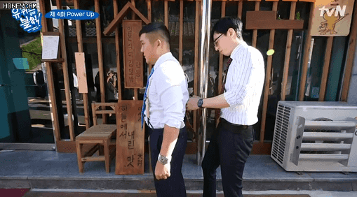 갑자기 멜빵끈 끊어진 조세호와 수습하는 유재석ㅋㅋㅋㅋㅋㅋㅋ.jpgif | 인스티즈