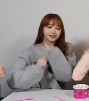 쌈무요정 아니 민초요정 김채원 8장.GIF | 인스티즈