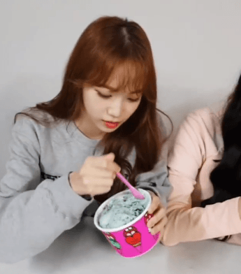 아이즈원 민초단 대장 김채원.gif | 인스티즈