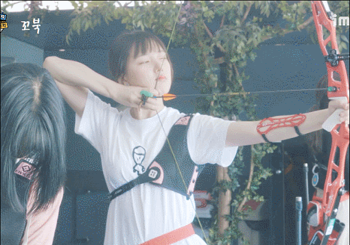 양궁연습하는 여자친구 엄지 은하 예린.gif | 인스티즈