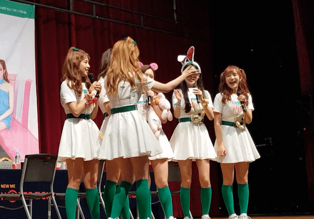 핸드 셰이크하는 걸그룹 처자들 | 인스티즈