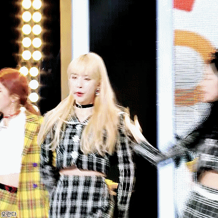 오늘 음악중심 우주소녀 설아의 미모 수준.gif | 인스티즈