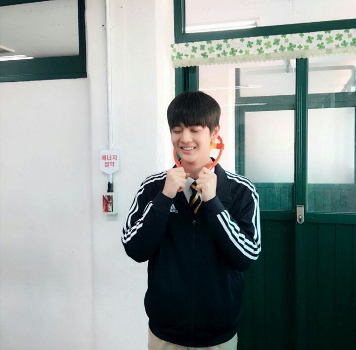 학교 축제에 놀러간 워너원 배진영 | 인스티즈