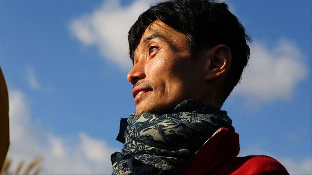 눈이 보이지 않는 사람과 눈만 보이는 사람 | 인스티즈