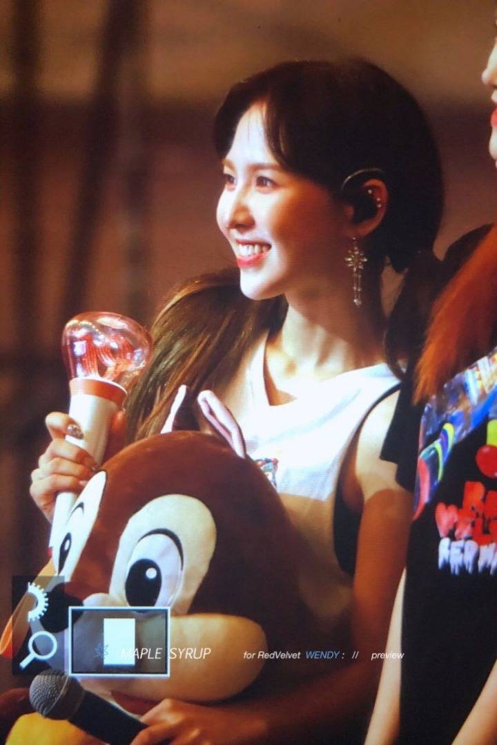 대만콘서트에서 오랜만에 앞머리 넘긴 레드벨벳 웬디 | 인스티즈