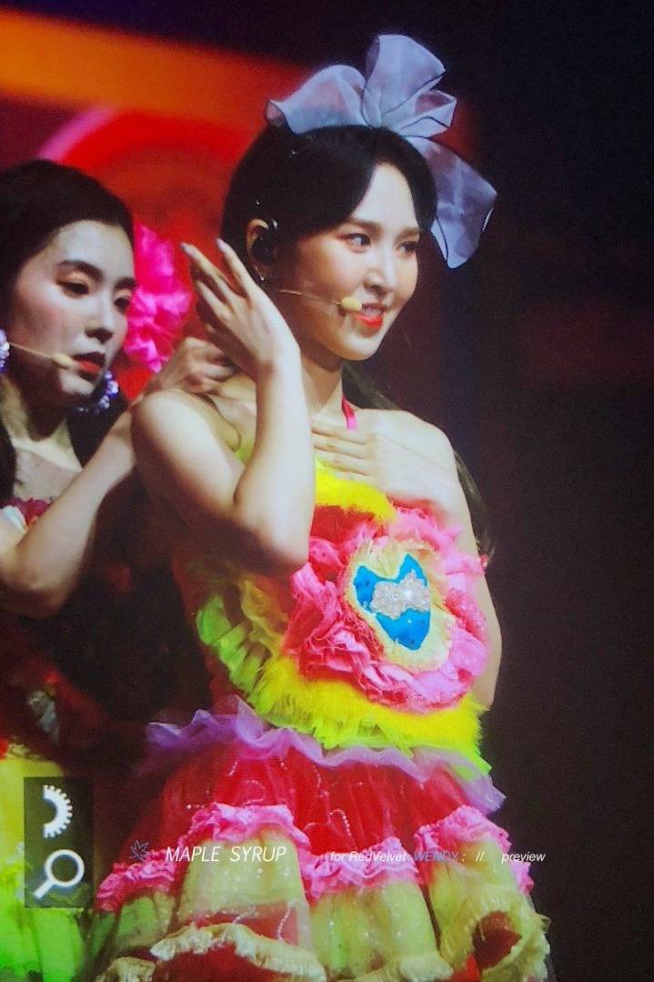 대만콘서트에서 오랜만에 앞머리 넘긴 레드벨벳 웬디 | 인스티즈