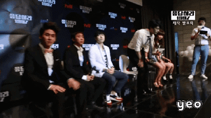 치마 짧은 여자만 보면 못 참는 서인국.gif | 인스티즈