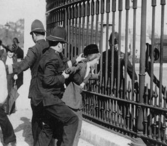 꼴패미들 - 그래서 어쩌라구요? 인류의 반은 여자에요 우릴 다 막을 수 없어요 | 인스티즈