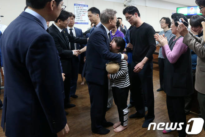 삼성중공업 크레인 사고 유가족 만난 문재인 | 인스티즈