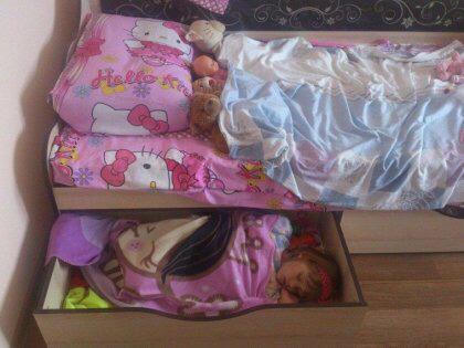 잠자리를 양보한 아이 | 인스티즈