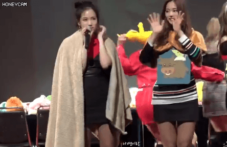 맏언니로써의 위엄을 마음껏 뽐내는 나연이 | 인스티즈