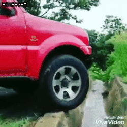 도랑을 건너가려는 트럭 | 인스티즈