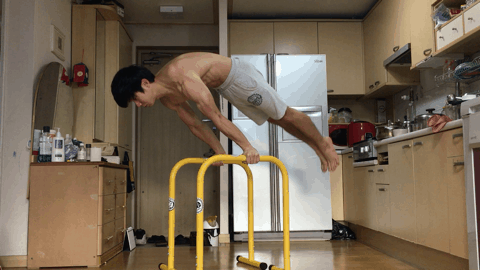 맨몸 운동 유투버.gif | 인스티즈