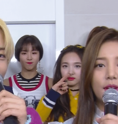 맏언니로써의 위엄을 마음껏 뽐내는 나연이 | 인스티즈