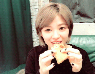 먹방 찍는 정연이.gif | 인스티즈