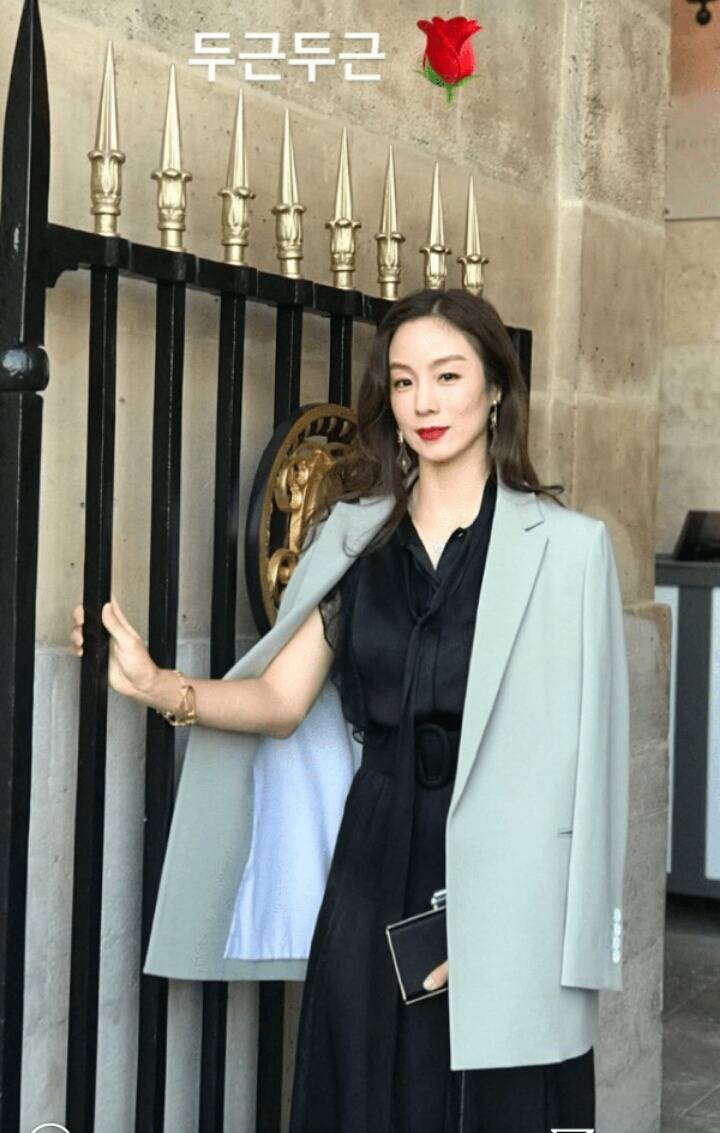 연예인 빰치는 오늘자 프랑스 파리 행사장에서 문정원씨.JPG | 인스티즈