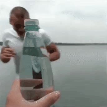 병뚜껑 간지나게 따는 법.gif | 인스티즈