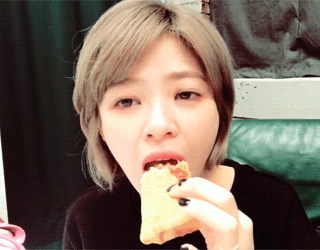 먹방 찍는 정연이.gif | 인스티즈