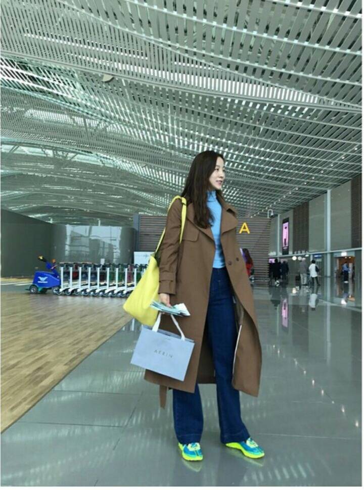 연예인 빰치는 오늘자 프랑스 파리 행사장에서 문정원씨.JPG | 인스티즈