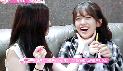 민주에게 턱잡히는 유진이 (아이즈원) | 인스티즈