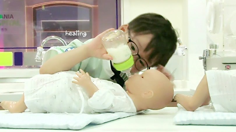 아기가 아기를 예뻐하는 삼둥이와 대박이♡♡♡ | 인스티즈