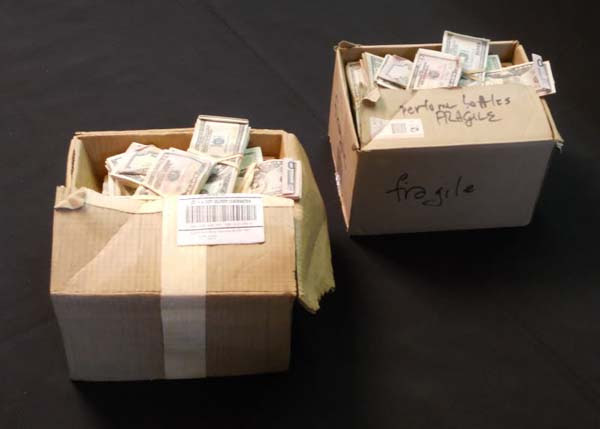 돈다발 들어있는 상자인줄 알았는데... | 인스티즈