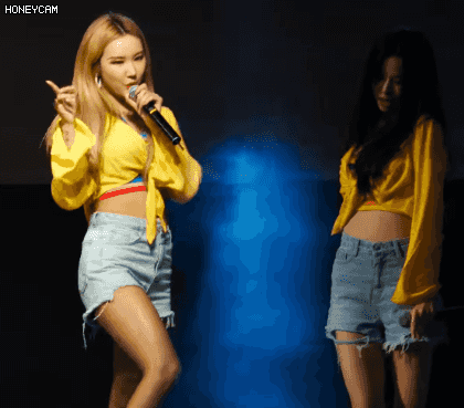 솔지 엉덩이 때리는 LE.gif | 인스티즈