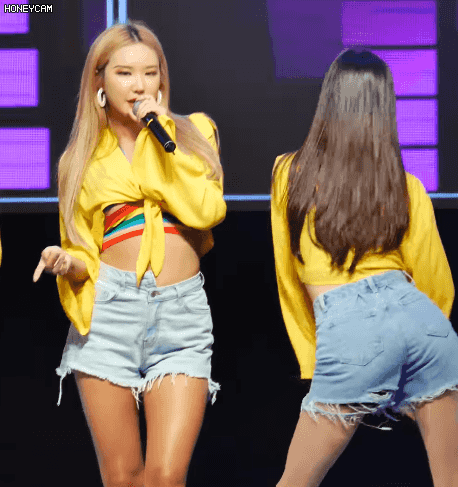 솔지 엉덩이 때리는 LE.gif | 인스티즈