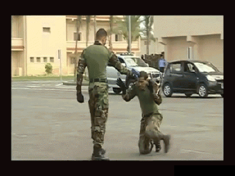 권총 제압 하는 방법 | 인스티즈