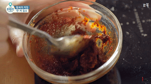 양념장 만들다 급 멘붕온 여자친구 예린.jpgif | 인스티즈